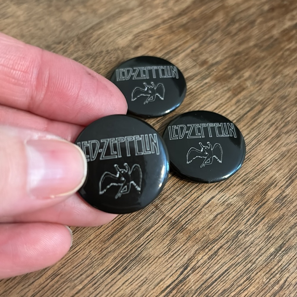 LED ZEPPELIN Pin Button Black Logo
